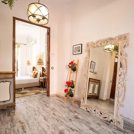Villa Portrait Boutique *